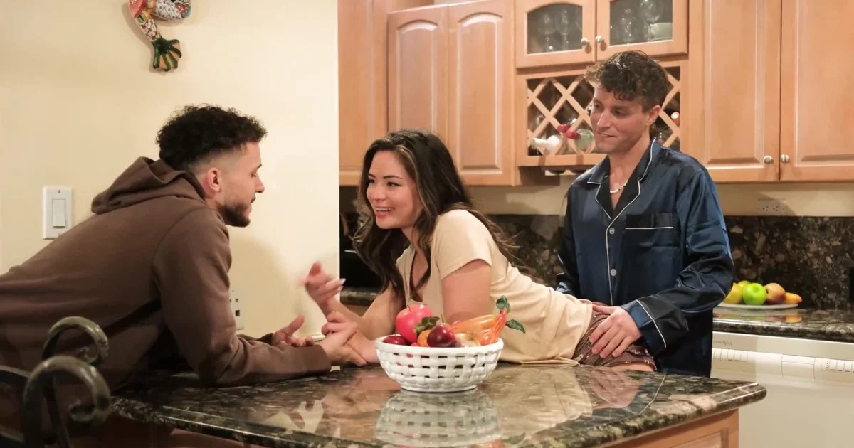 Động cơ thầm kín của đứa em gái cưng – Châu Âu